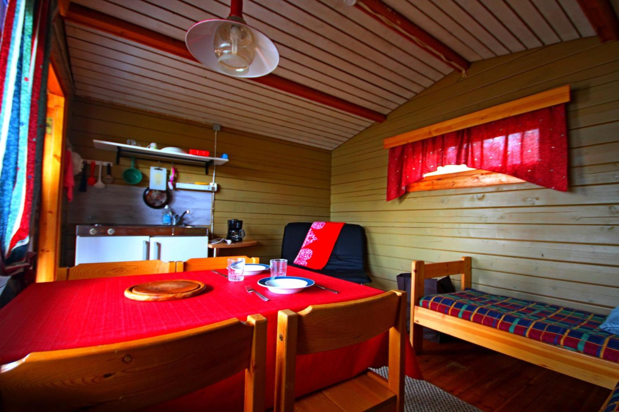 Ukonjaerven Holiday Village Ivalo Ruang foto